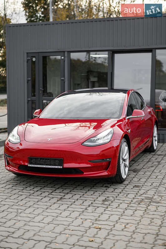 Седан Tesla Model 3 2019 в Львове