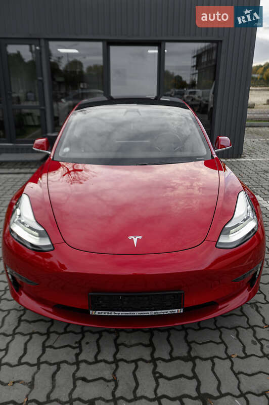 Седан Tesla Model 3 2019 в Львове