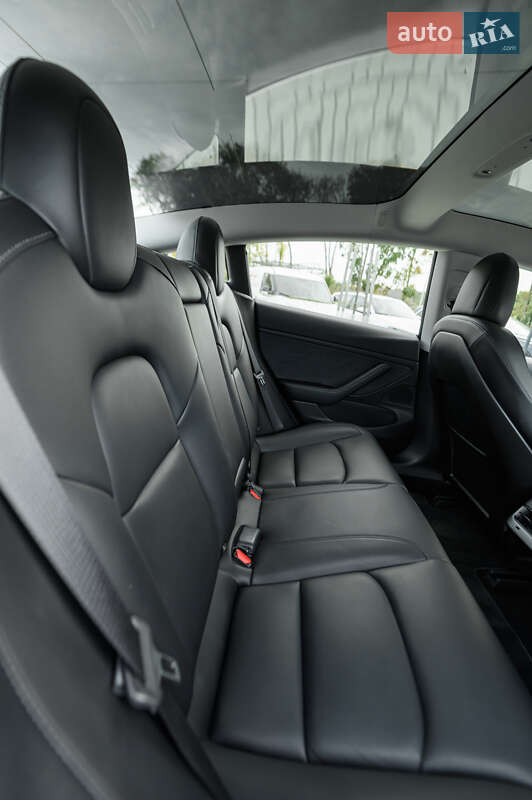 Седан Tesla Model 3 2019 в Львове