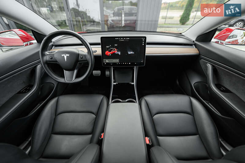 Седан Tesla Model 3 2019 в Львове