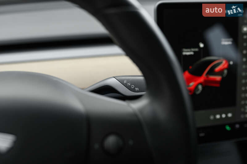 Седан Tesla Model 3 2019 в Львове