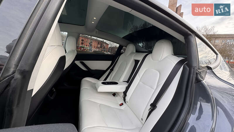 Седан Tesla Model 3 2019 в Николаеве