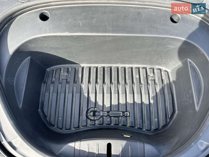 Седан Tesla Model 3 2018 в Днепре