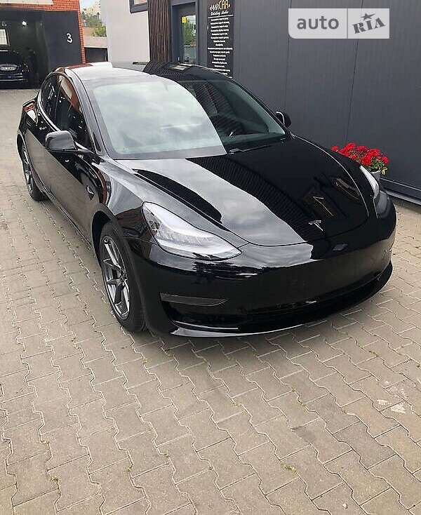 Седан Tesla Model 3 2020 в Виннице