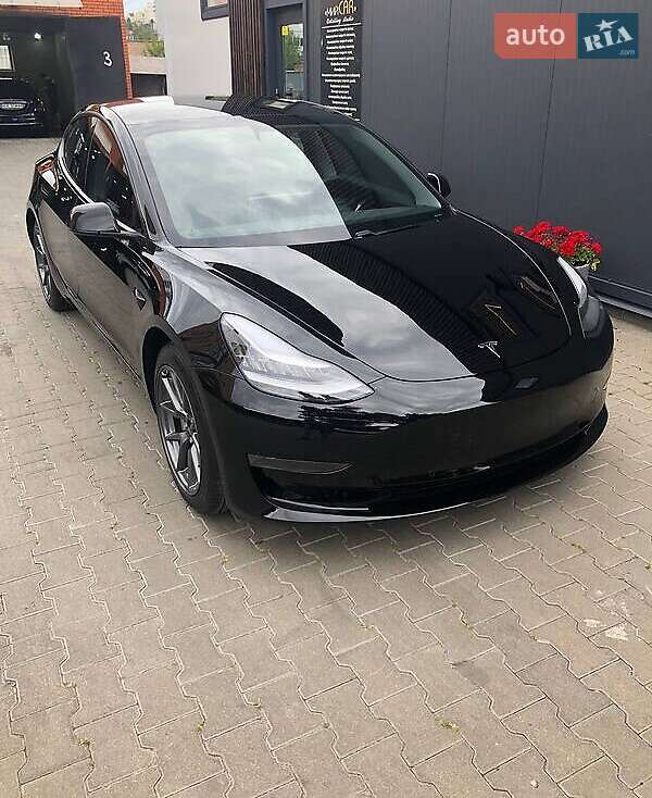 Tesla Model 3 2020