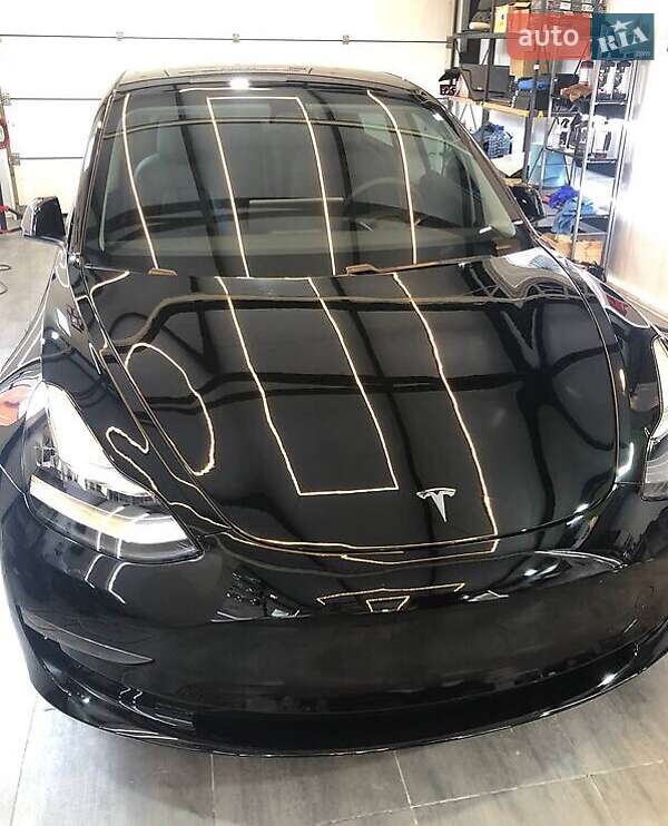 Седан Tesla Model 3 2020 в Виннице