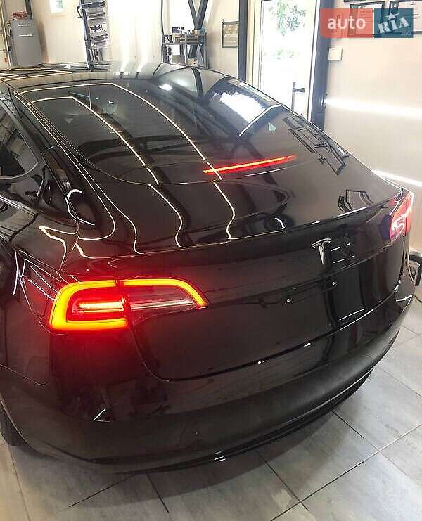 Седан Tesla Model 3 2020 в Виннице