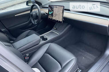 Седан Tesla Model 3 2021 в Черкасах
