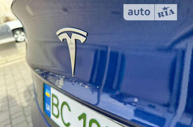 Седан Tesla Model 3 2020 в 