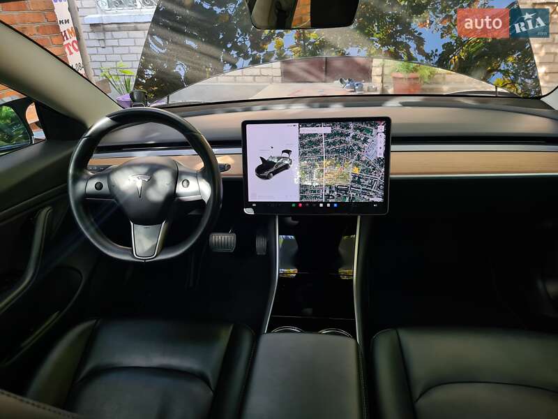 Седан Tesla Model 3 2018 в Первомайске