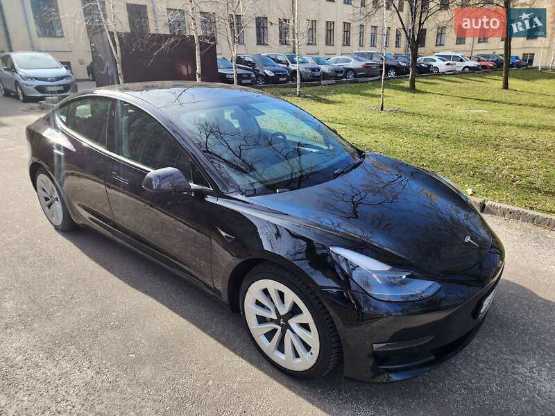 Седан Tesla Model 3 2021 в Киеве