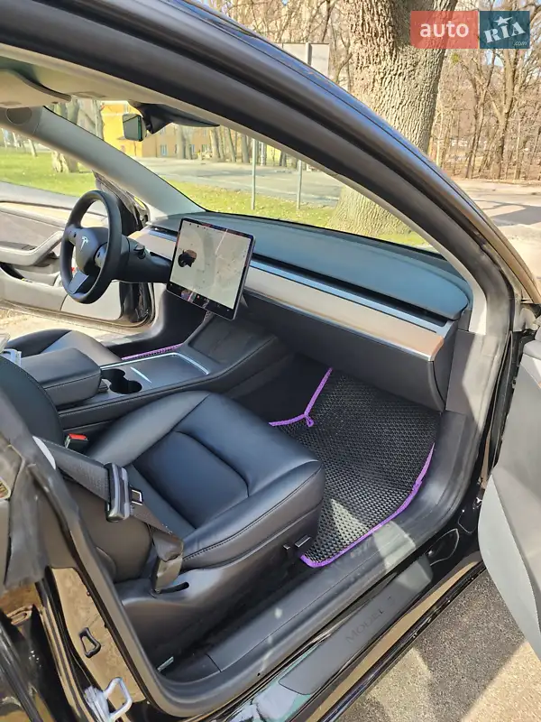 Седан Tesla Model 3 2021 в 