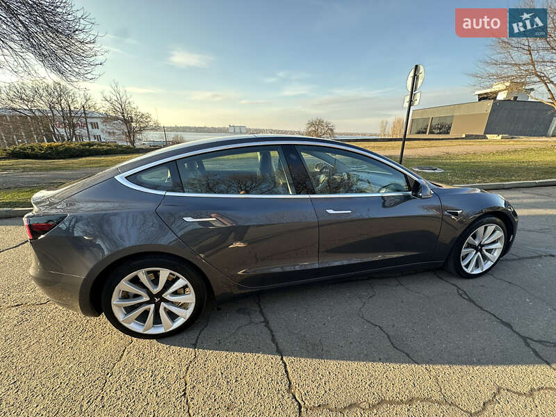 Седан Tesla Model 3 2020 в Николаеве
