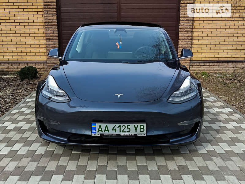 Седан Tesla Model 3 2019 в Киеве