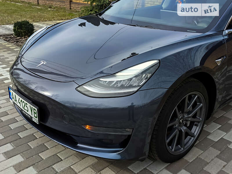 Седан Tesla Model 3 2019 в Киеве