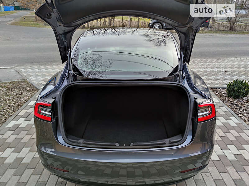 Седан Tesla Model 3 2019 в Киеве