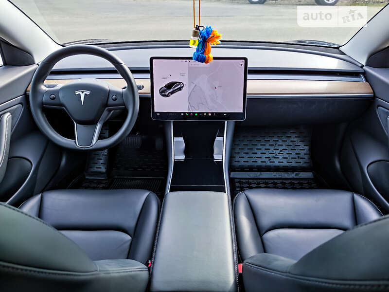 Седан Tesla Model 3 2019 в Киеве