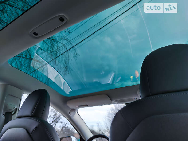 Седан Tesla Model 3 2019 в Киеве