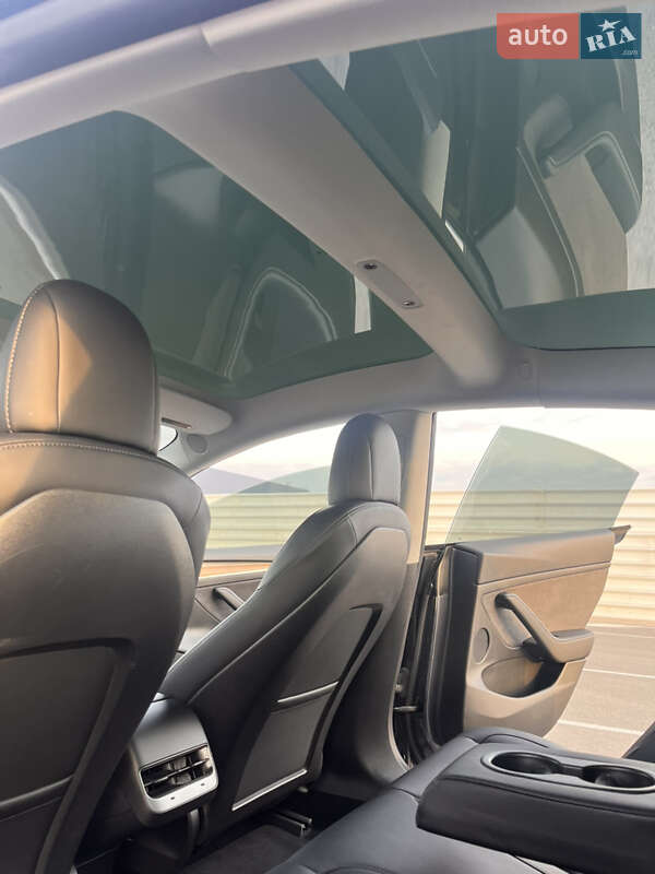 Седан Tesla Model 3 2021 в Львове
