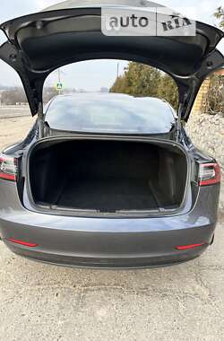 Седан Tesla Model 3 2022 в Валках