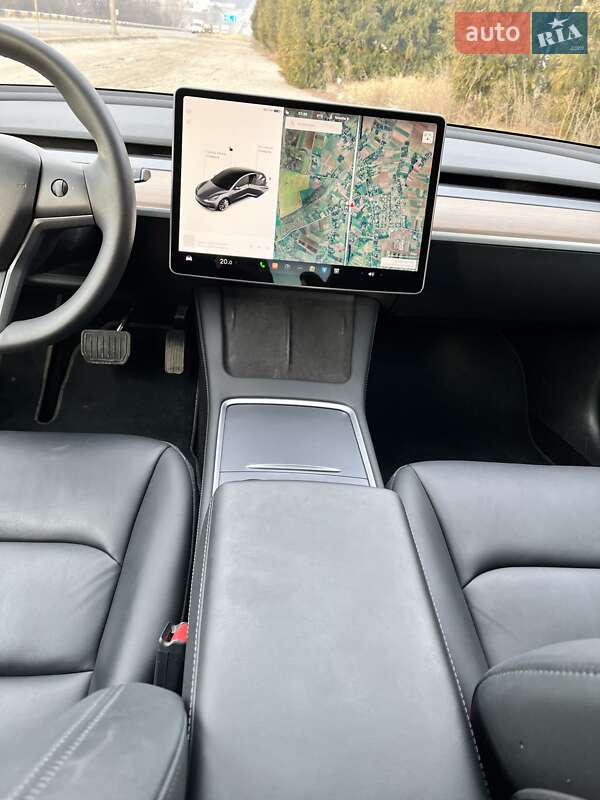 Седан Tesla Model 3 2022 в Валках