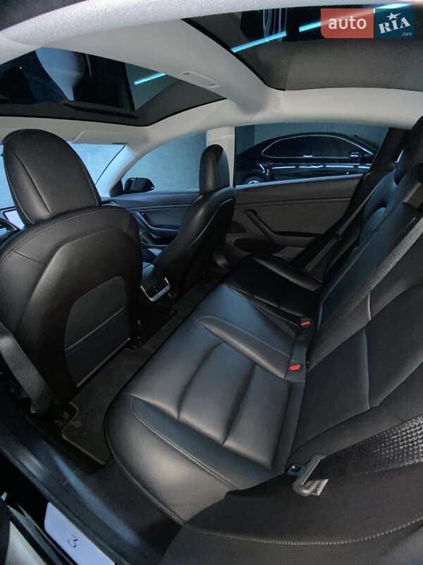 Седан Tesla Model 3 2019 в Киеве