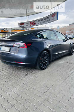Седан Tesla Model 3 2022 в 