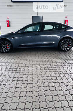 Седан Tesla Model 3 2022 в 