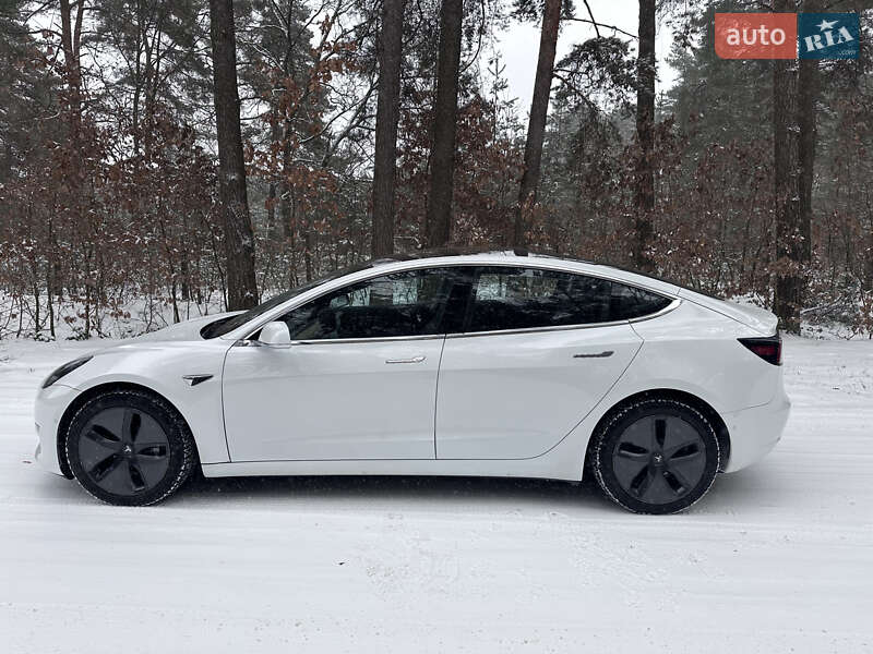 Седан Tesla Model 3 2018 в Львові