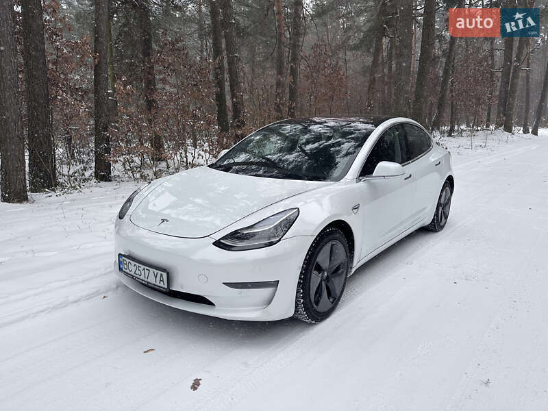 Седан Tesla Model 3 2018 в Львові