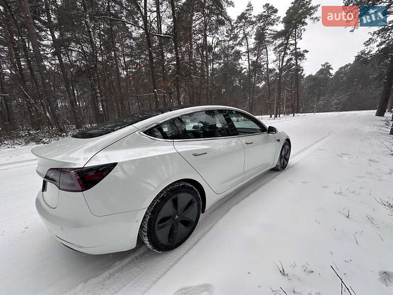 Седан Tesla Model 3 2018 в Львові