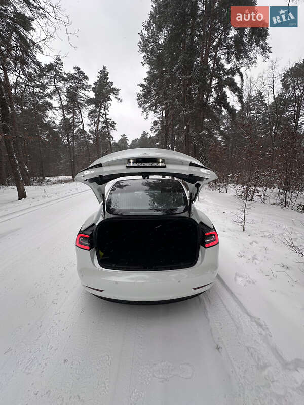 Седан Tesla Model 3 2018 в Львові
