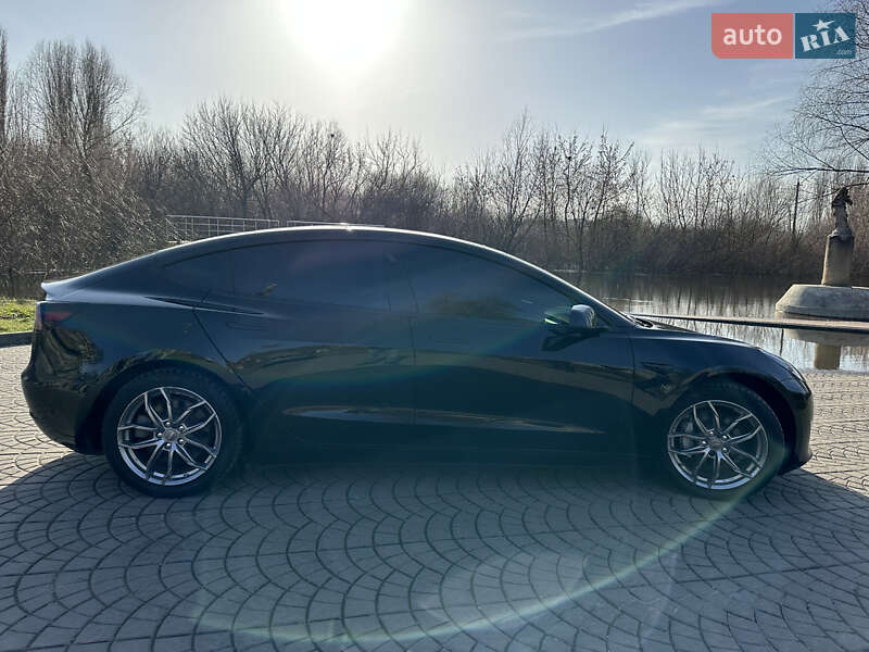 Седан Tesla Model 3 2019 в Луцке