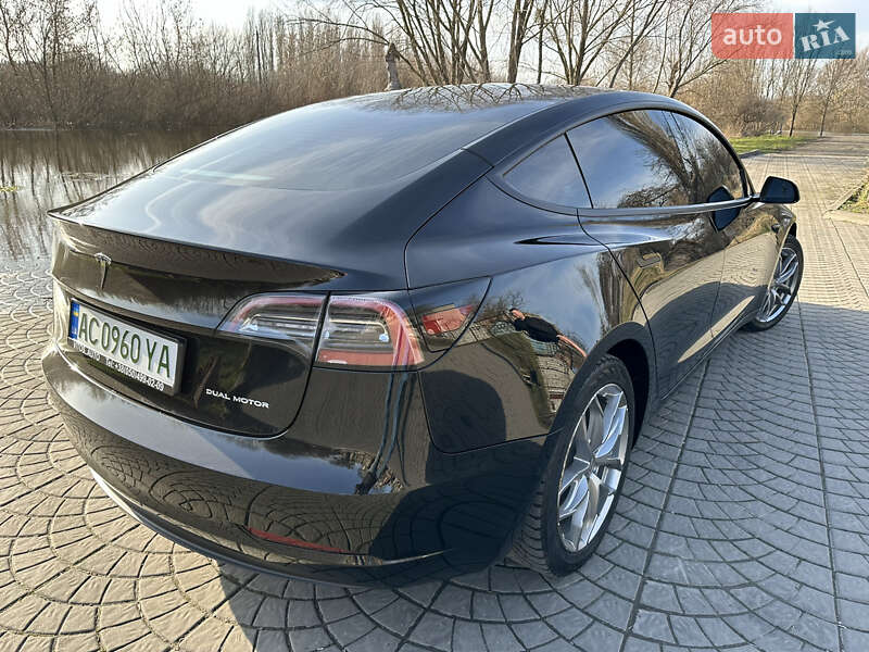 Седан Tesla Model 3 2019 в Луцке