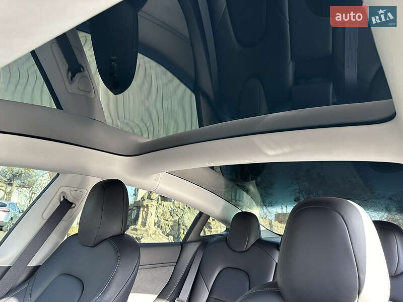 Седан Tesla Model 3 2019 в Луцке