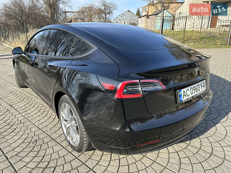Седан Tesla Model 3 2019 в Луцьку