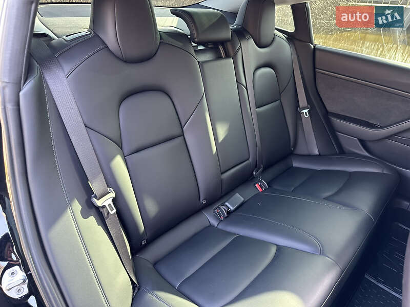 Седан Tesla Model 3 2019 в Луцке