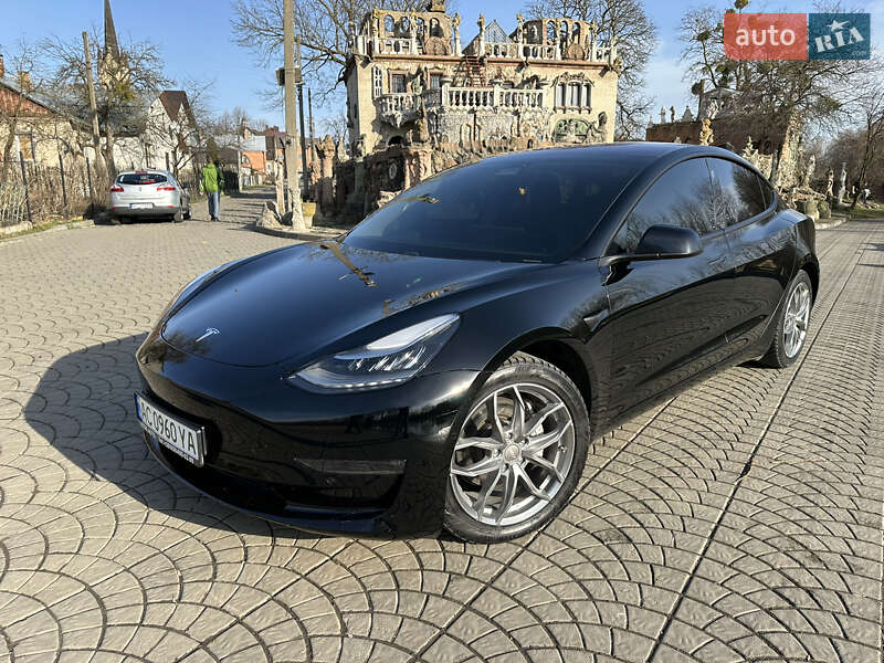 Седан Tesla Model 3 2019 в Луцке
