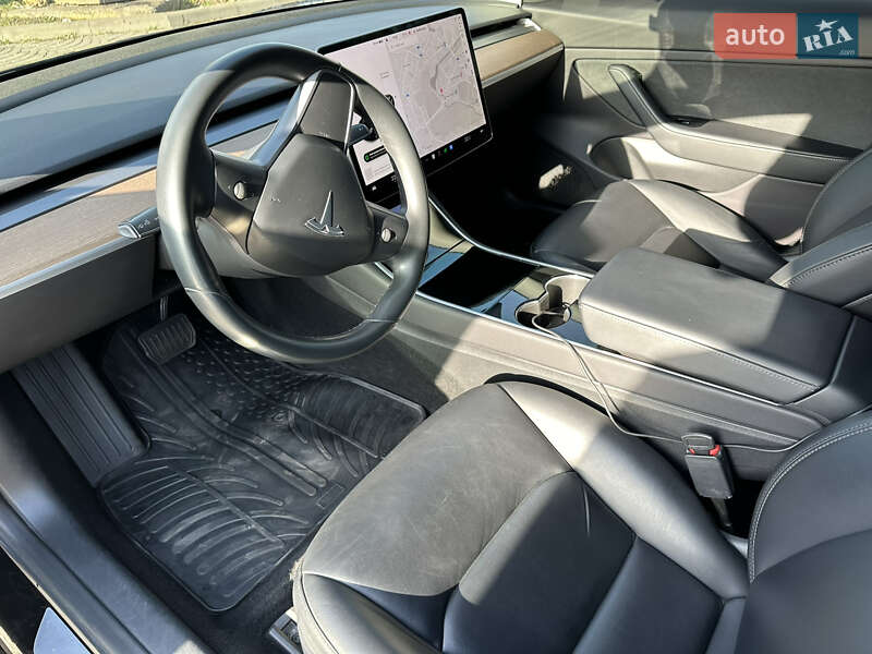 Седан Tesla Model 3 2019 в Луцьку