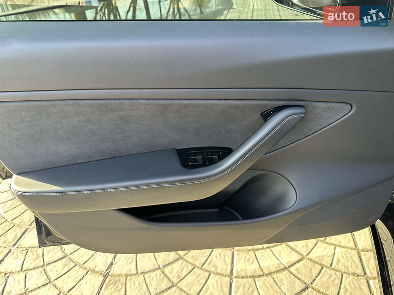 Седан Tesla Model 3 2019 в Луцке