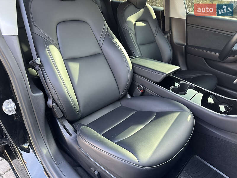 Седан Tesla Model 3 2019 в Луцке