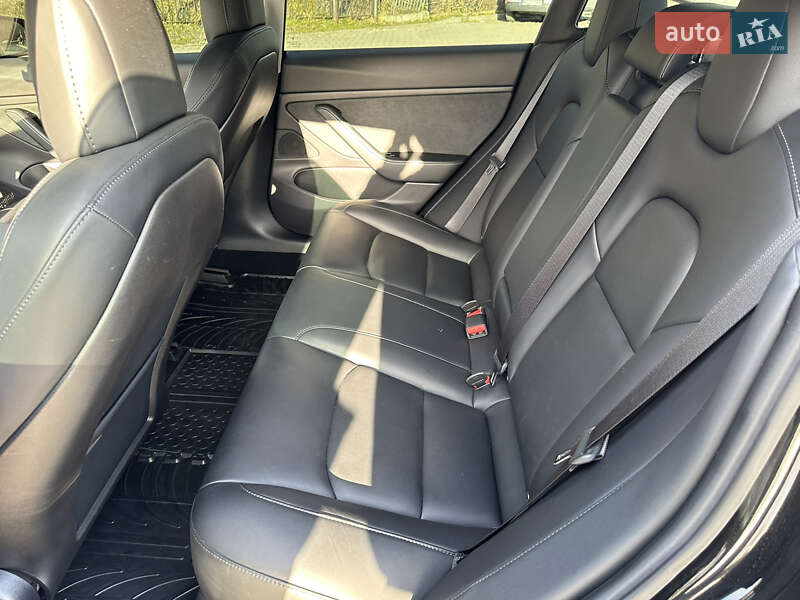 Седан Tesla Model 3 2019 в Луцке