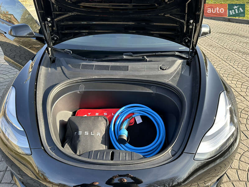 Седан Tesla Model 3 2019 в Луцке