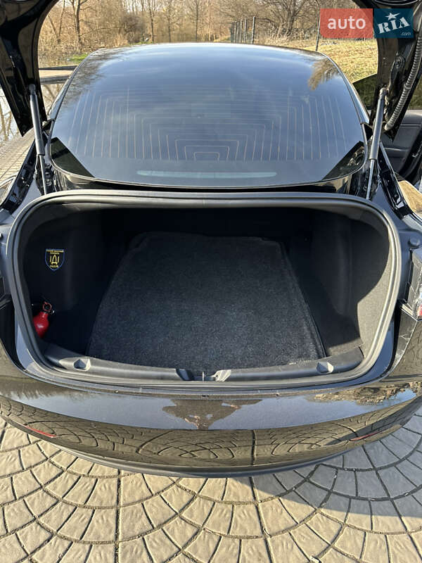 Седан Tesla Model 3 2019 в Луцьку