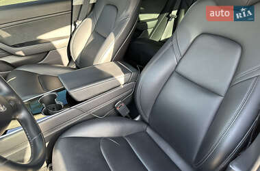 Седан Tesla Model 3 2019 в Луцке