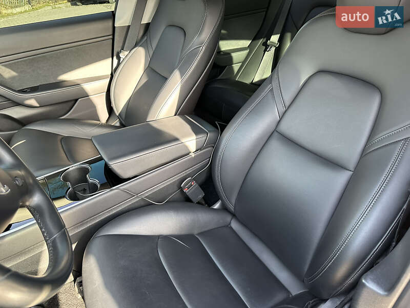 Седан Tesla Model 3 2019 в Луцке