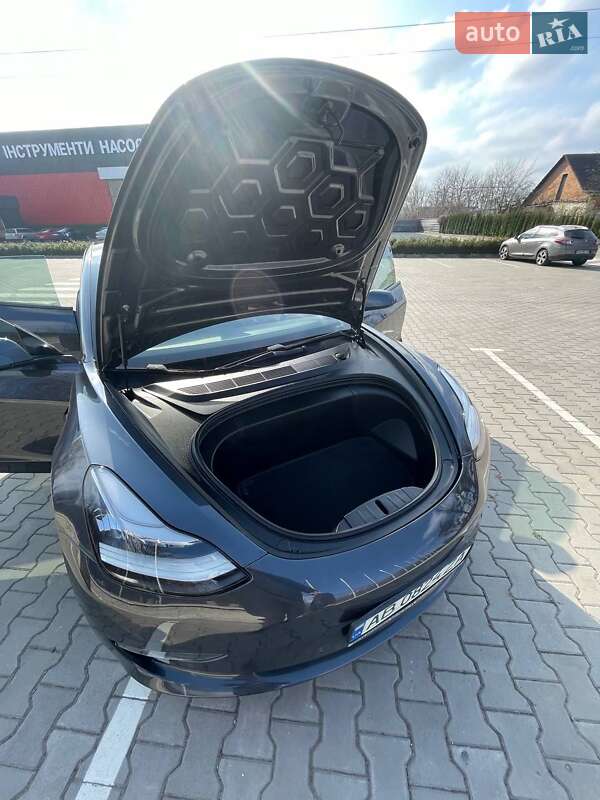 Седан Tesla Model 3 2018 в Вінниці