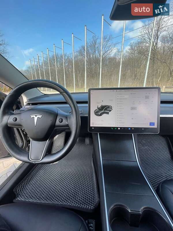 Седан Tesla Model 3 2018 в Вінниці