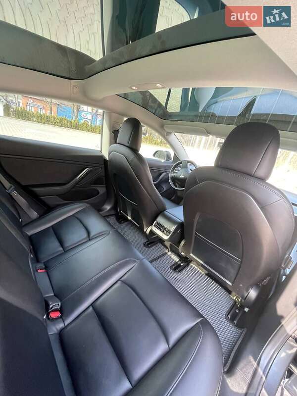 Седан Tesla Model 3 2018 в Вінниці