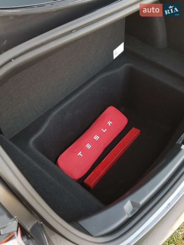 Седан Tesla Model 3 2021 в Тячеві